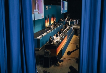 MIELŐTT A REFLEKTORFÉNY KIHUNY