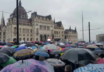 EGY MÁSIK MAGYARORSZÁG FELÉ