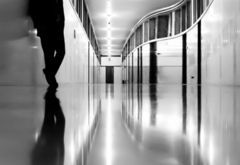 EGY KOMPLIKÁLTABB SZERKEZET