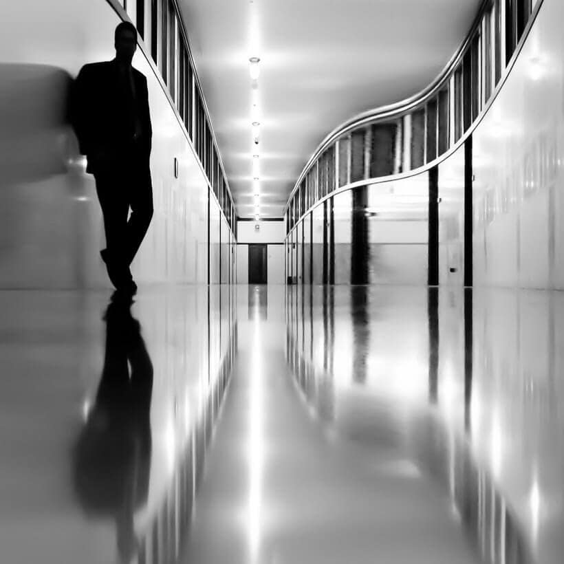 EGY KOMPLIKÁLTABB SZERKEZET