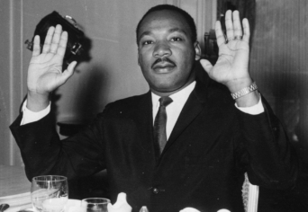 ÉS VERY, VERY A DOBOT…