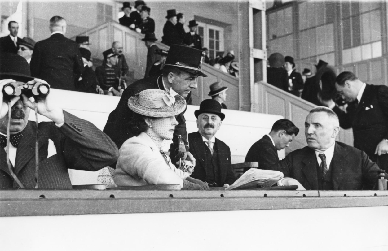 A KÉPBE HELYEZŐ SZERKEZET