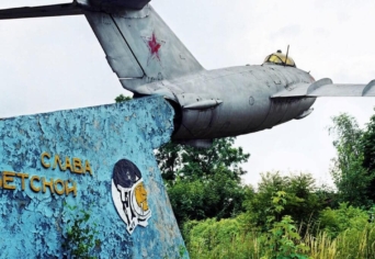 „FELSZABADÍTÓ” SZOVJET HADSEREG