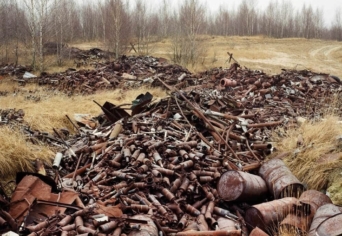 ROZSDAETTE KALASNYIKOV, SZOBORFEJJEL