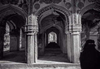 AZ UNIKORNIS PATÁJA ALATT