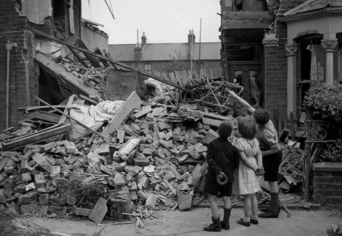 „…ÁM NEM PIHENNEK AZ ÉLŐK”