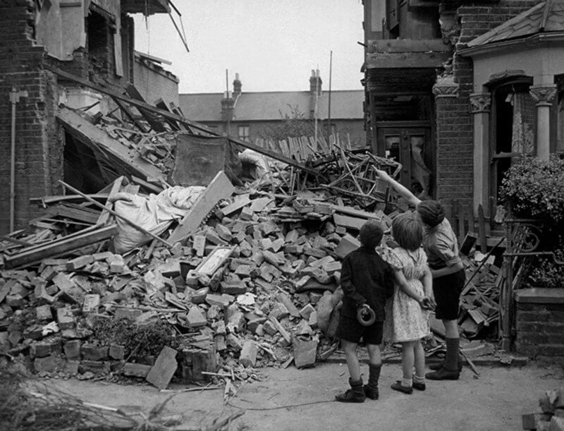 „…ÁM NEM PIHENNEK AZ ÉLŐK”