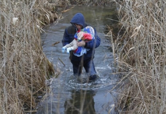 Emberár – A modern népvándorlás szemtanúi | Balogh László képei