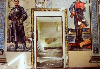 EMLÉKKÉPEK A SOHASEM VOLT HÁBORÚBÓL