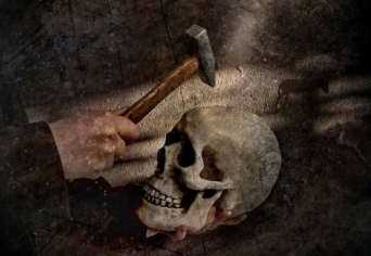 EZ ITT A; ÜRES KATTOGÁS