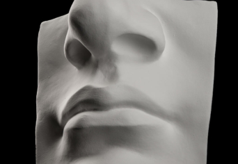 SZOBRÁSZ, KISFIÚVAL