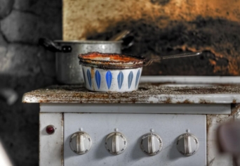 KILÓG A VILÁG BELE