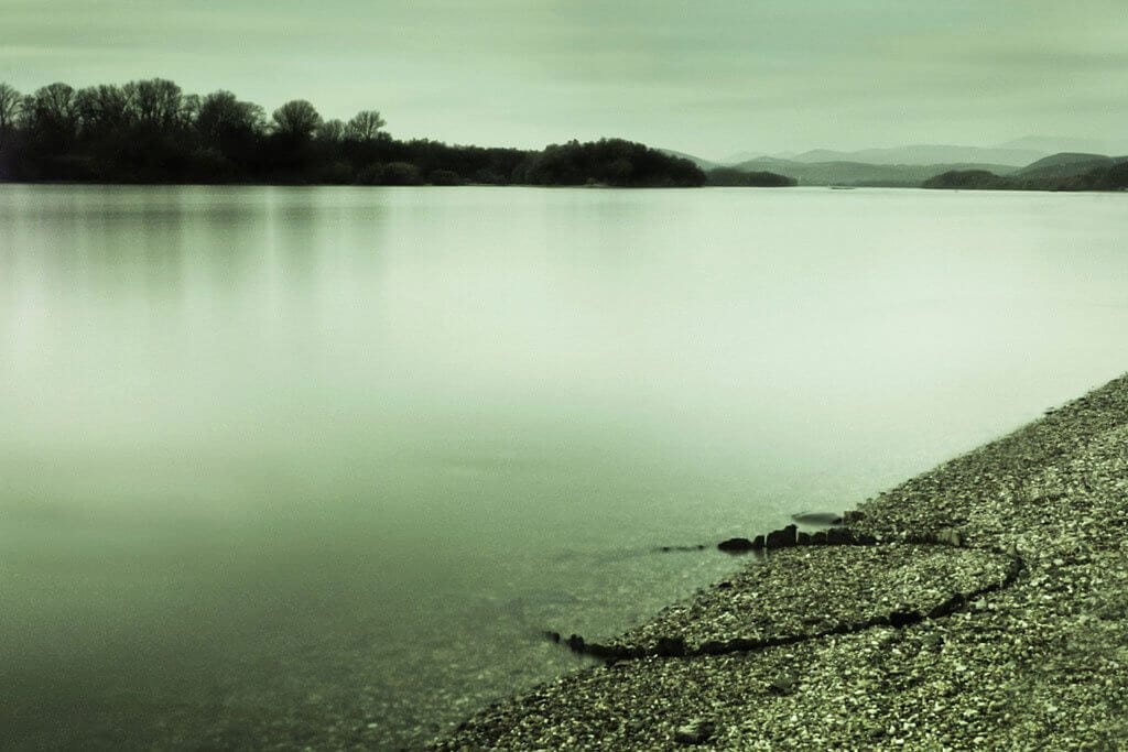 FÖLD VEZÉREL FOLYÓT