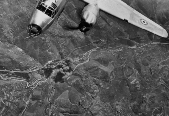 ÉS VOLTAK A BOMBÁZÁSOK