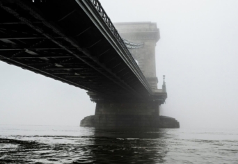 A HULLÁM-POCAKOS FOLYÓ 