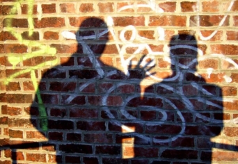 (EGY BUSZMEGÁLLÓBAN ÁLLTAM)