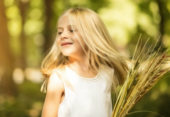 A JÁRDASZÉLEN ÜCSÖRÖGVE