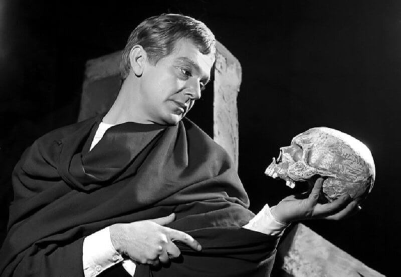 A SZÍNHÁZ SZÓLISTÁJA