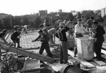 REGGEL A HONVÉD KÓRHÁZ ÉPÍTKEZÉSI TERÜLETÉN