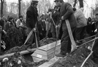 PÉNTEK VAN, TEMETÉS MEGINT