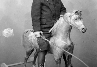 EGY MAJDANI REGÉLŐNEK