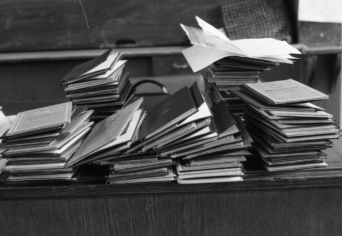 „PORRÁ VÁLT; A POR FÖLD…”