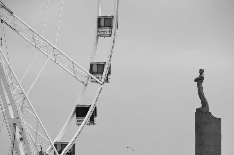 BÖLCSESSÉG ÉS AZONOSULÁS