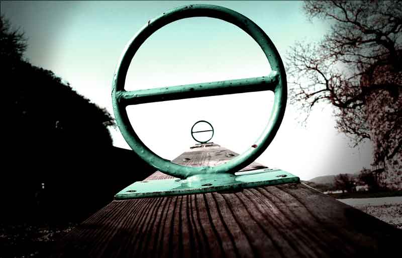 LIBIKÓKÁN A MŰVÉSZ MOZI ELŐTT