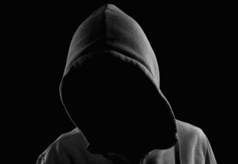 A HAJNALI LÁTOGATÓ