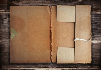 PINGÁL EGY “SZIGORÚAN TITKOS” ÉS “KÜLÖNÖSEN FONTOS!” DOSSZIÉRA