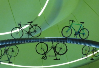 CSALÁDI FÉNYKÉPALBUM HÁROM BICIKLIVEL