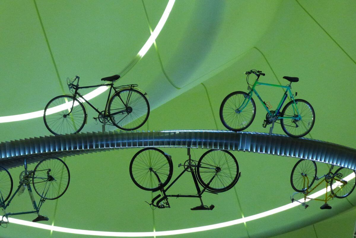 CSALÁDI FÉNYKÉPALBUM HÁROM BICIKLIVEL