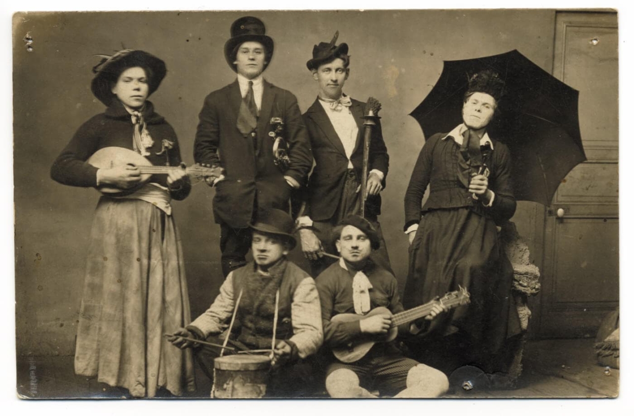 A GONDOSAN FÉLRECSAPOTT KALAP