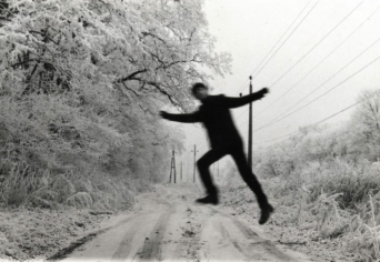 ÉG ÉS FÖLD KÖZÖTT