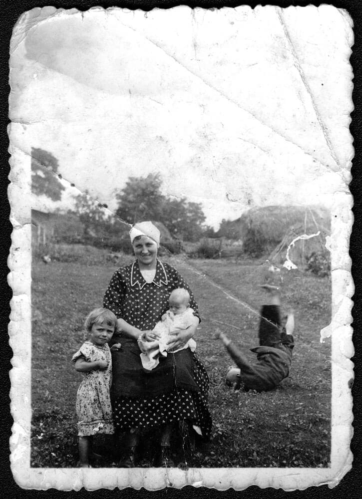 HÓRUSZ PILLANTÁSA [2]