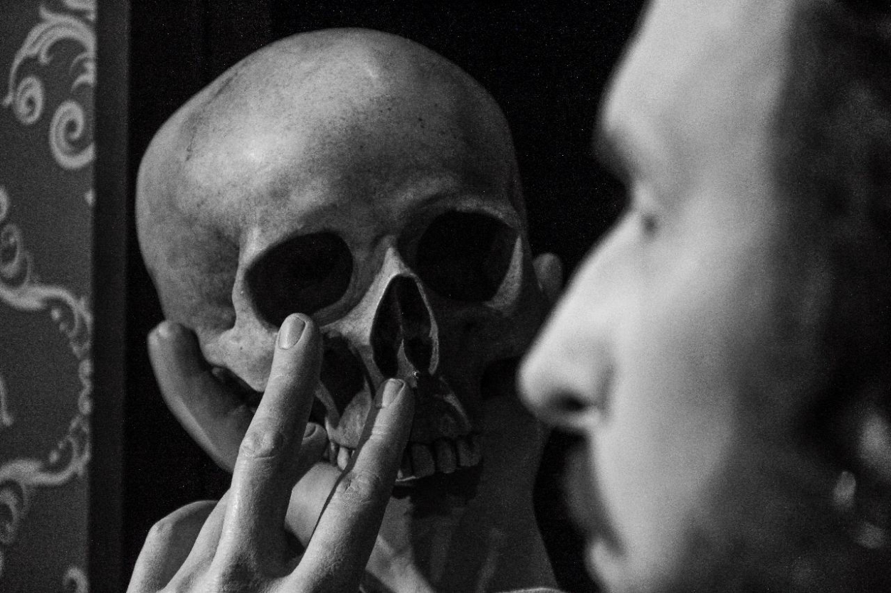 BOLDOG ÉS REMÉNYTELEN