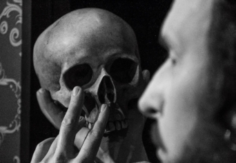 BOLDOG ÉS REMÉNYTELEN