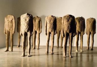 ITT NINCSEN MÁS: ÉN ÉS ÉN