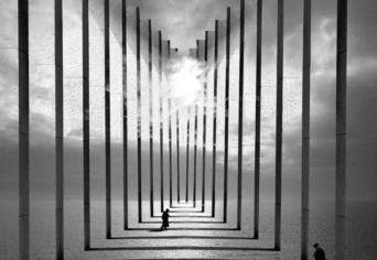 GYERMEK A GÉP ELŐTT