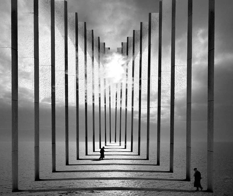 GYERMEK A GÉP ELŐTT