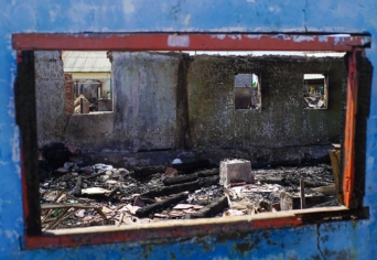 EZ ITT A FÖLDRENGÉS