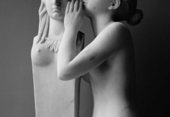 AKÁR KEZÉN A GIPSZET