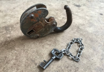 AZ ÖREG, AZ URASÁG ÉS A FIÚ