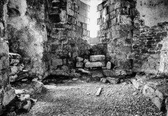 A FALAK DIALEKTIKÁJA – AVAGY RÖVID SÉTA A SZABADSÁG „HATVANNYOLCAS” LABIRINTUSÁBAN