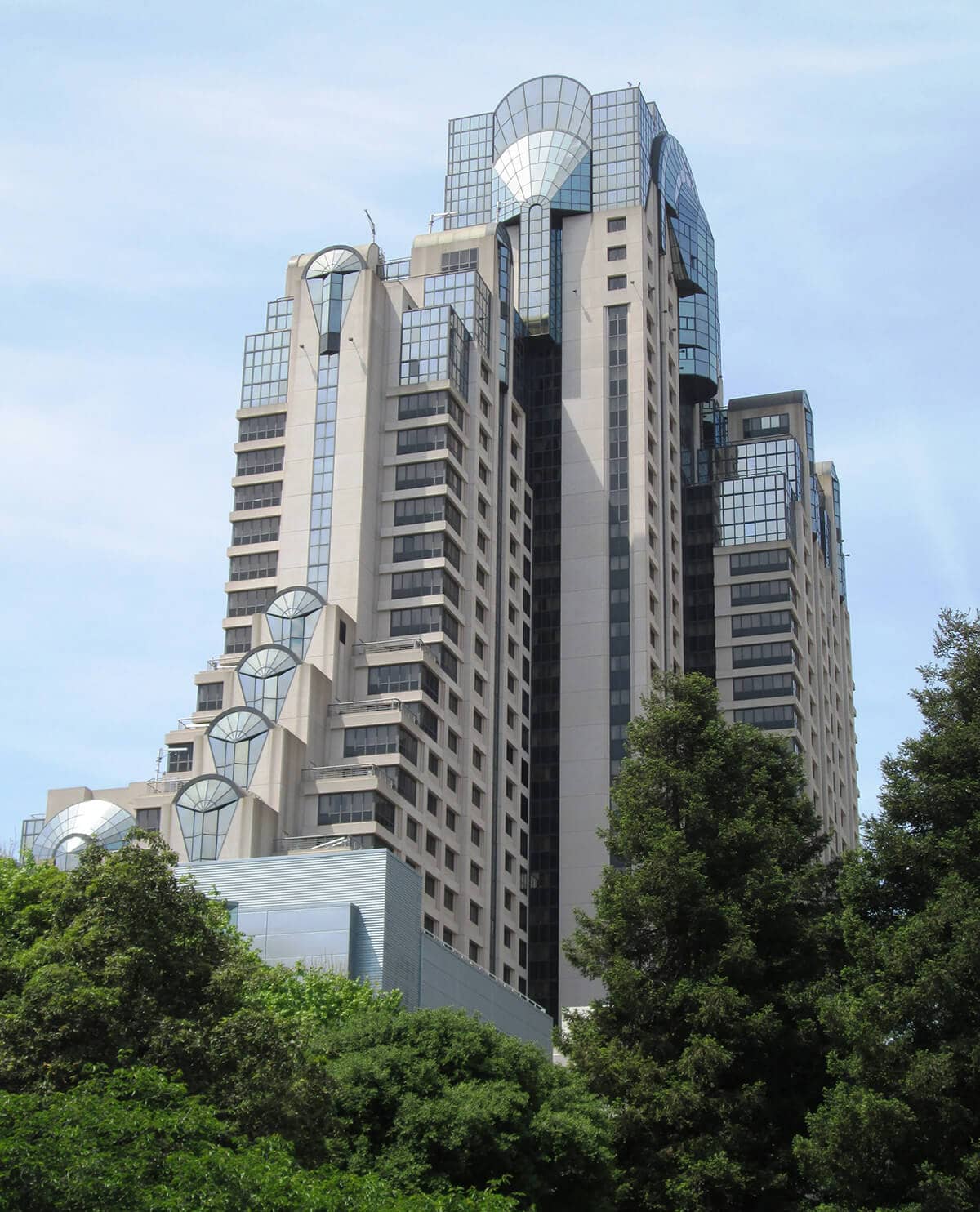 MODERN VAGY POSZTMODERN?