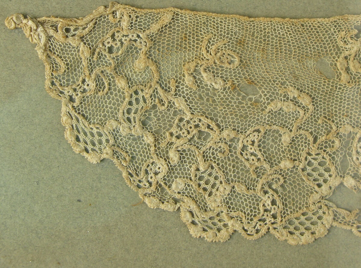 A VÉRES ARANYCSIPKE ZSOLTÁRA