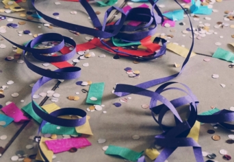 FELKÖSZÖNTETLENÜL