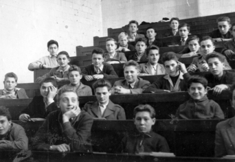 ÖTVEN ÉV – ÉS MIND A TÖBBI