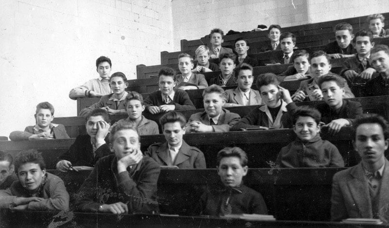 ÖTVEN ÉV – ÉS MIND A TÖBBI