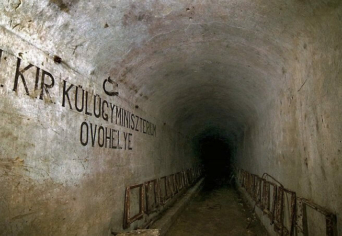 A TÚLÉLÉS VÁROSKÉPLETEI, AVAGY BUDAPEST-UNDERGROUND